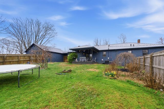 1912 Bethlehem Road, Paris, KY 40361