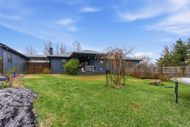 1912 Bethlehem Road, Paris, KY 40361