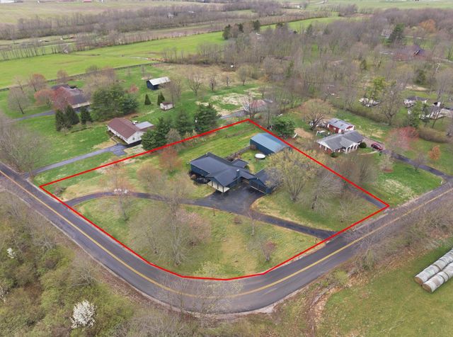 1912 Bethlehem Road, Paris, KY 40361