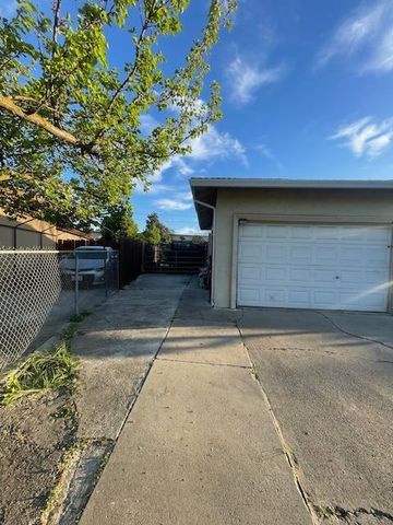 3327 Forest Dr, Stockton, CA 95205