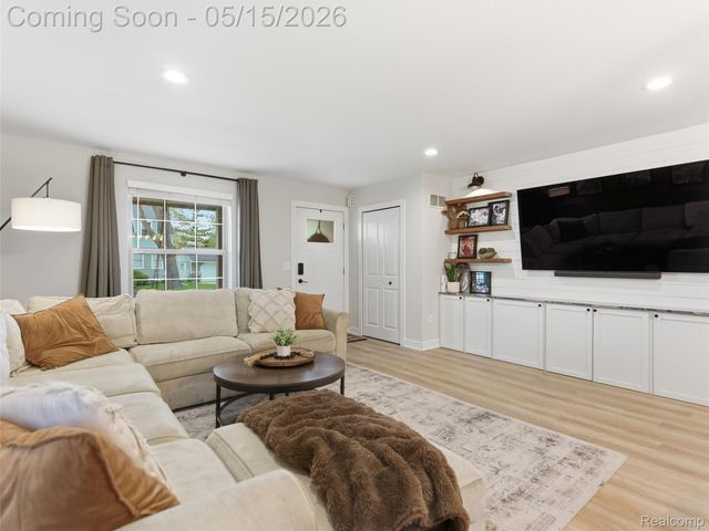 22828 Garfield Street, St. Clair Shores, MI 48082