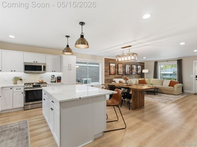 22828 Garfield Street, St. Clair Shores, MI 48082