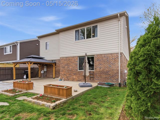 22828 Garfield Street, St. Clair Shores, MI 48082