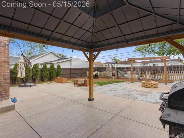 22828 Garfield Street, St. Clair Shores, MI 48082