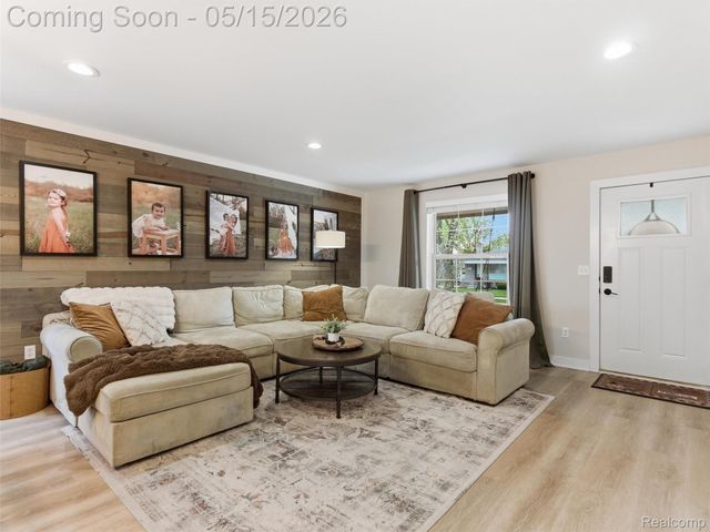 22828 Garfield Street, St. Clair Shores, MI 48082