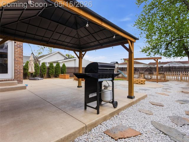 22828 Garfield Street, St. Clair Shores, MI 48082