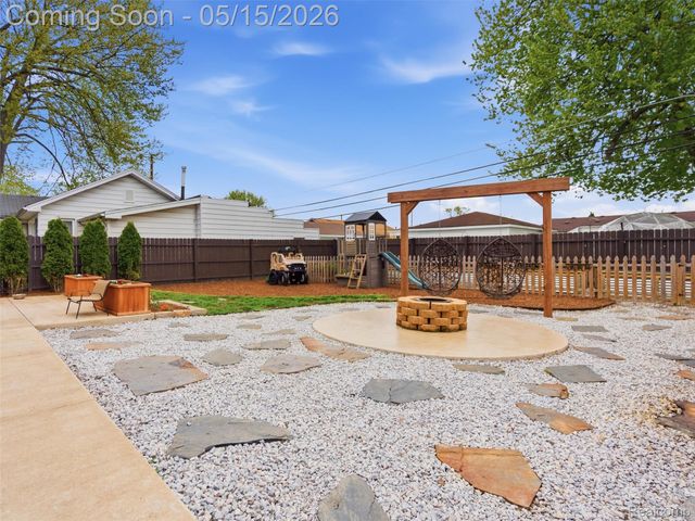 22828 Garfield Street, St. Clair Shores, MI 48082