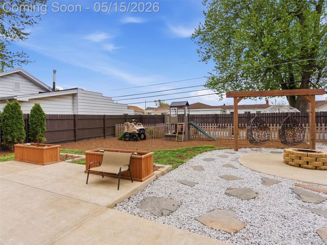 22828 Garfield Street, St. Clair Shores, MI 48082
