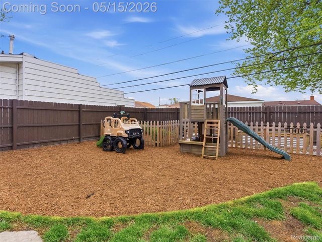 22828 Garfield Street, St. Clair Shores, MI 48082