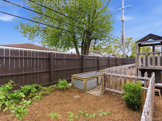 22828 Garfield Street, St. Clair Shores, MI 48082
