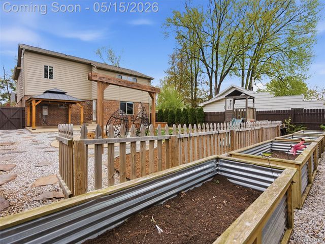 22828 Garfield Street, St. Clair Shores, MI 48082