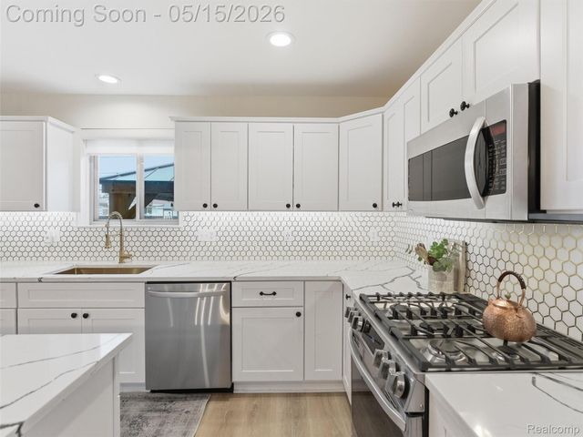 22828 Garfield Street, St. Clair Shores, MI 48082