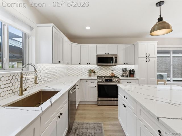 22828 Garfield Street, St. Clair Shores, MI 48082