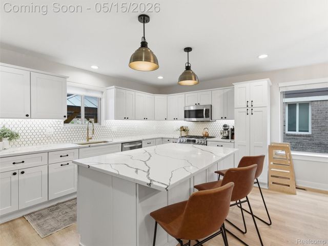 22828 Garfield Street, St. Clair Shores, MI 48082