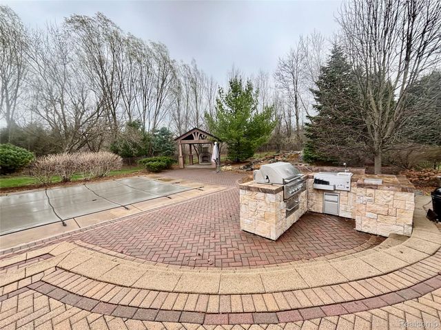 7286 Brentwood Court, Superior Charter Township, MI 48198