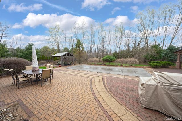 7286 Brentwood Court, Superior Charter Township, MI 48198