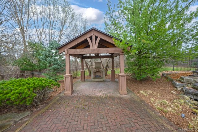 7286 Brentwood Court, Superior Charter Township, MI 48198