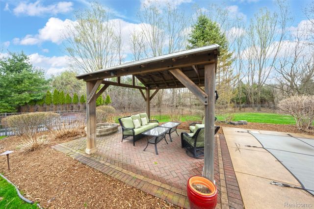 7286 Brentwood Court, Superior Charter Township, MI 48198