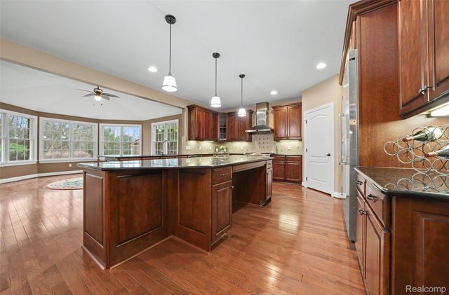7286 Brentwood Court, Superior Charter Township, MI 48198
