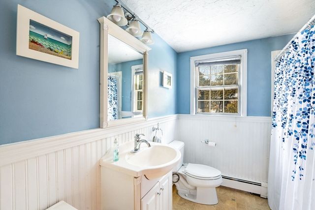 22 Winsome Rd, Yarmouth, MA 02664