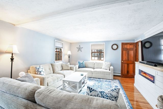 22 Winsome Rd, Yarmouth, MA 02664