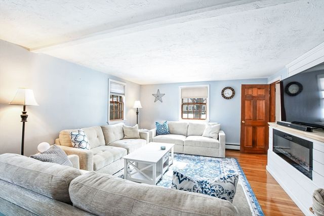 22 Winsome Rd, Yarmouth, MA 02664