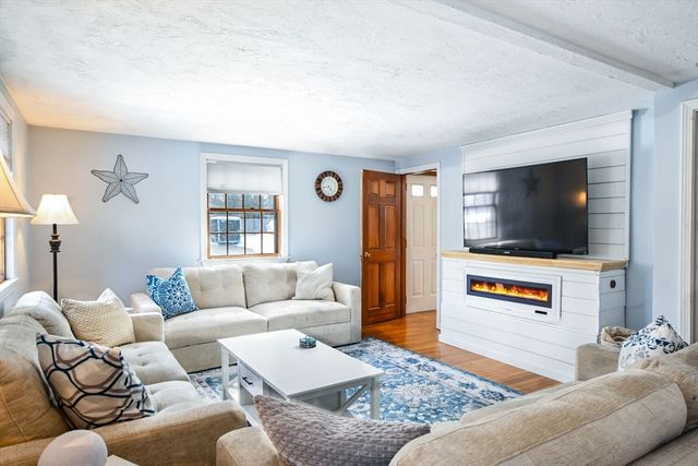 22 Winsome Rd, Yarmouth, MA 02664