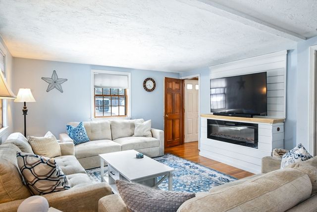 22 Winsome Rd, Yarmouth, MA 02664