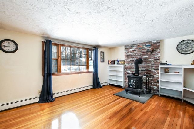 22 Winsome Rd, Yarmouth, MA 02664