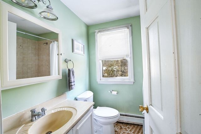 22 Winsome Rd, Yarmouth, MA 02664