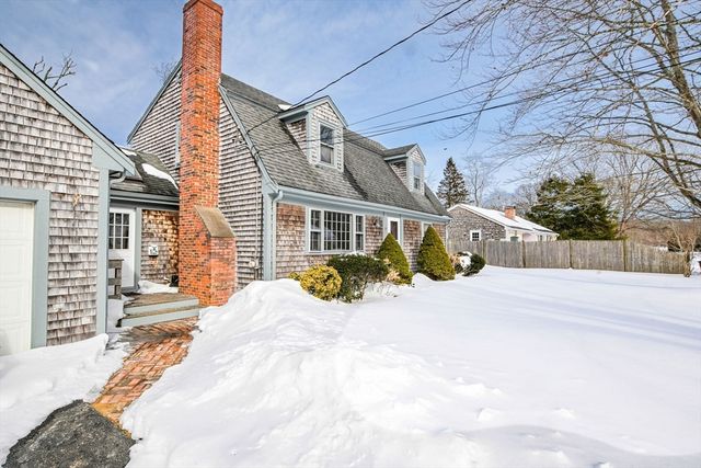 22 Winsome Rd, Yarmouth, MA 02664