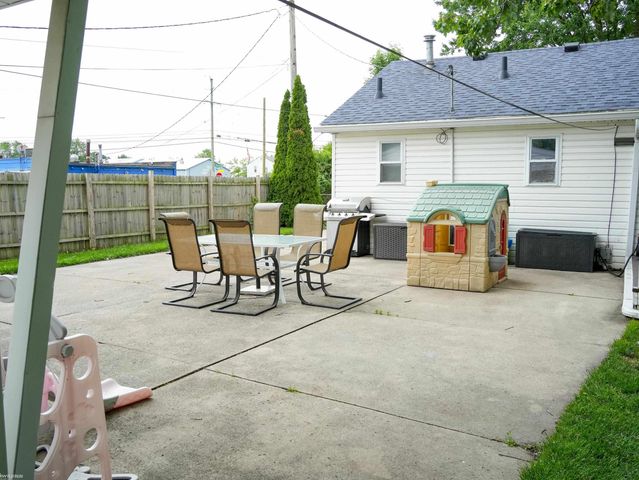 32159 Riverpoint Street, Chesterfield Twp, MI 48047