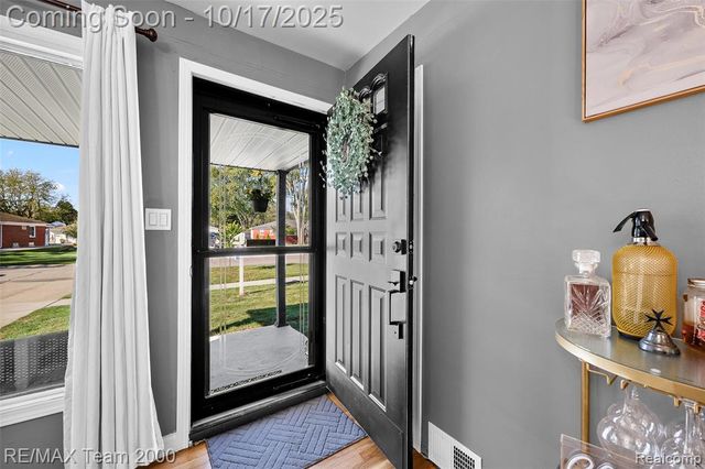 29321 Tamarack Drive, Flat Rock, MI 48134