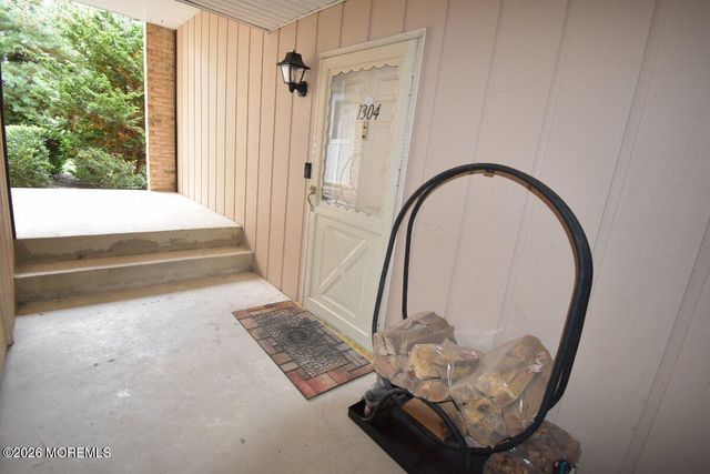 1304 Wellington Place, Aberdeen, NJ 07747