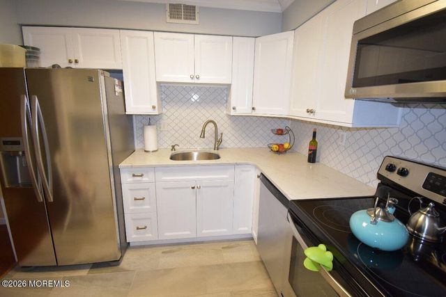 1304 Wellington Place, Aberdeen, NJ 07747