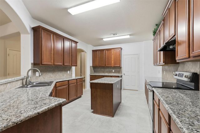 12141 Bellegrove Road, Burleson, TX 76028