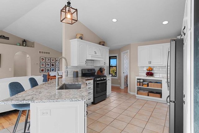 3476 NICOLET DRIVE, Green Bay, WI 54311