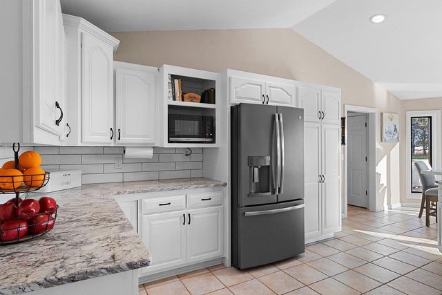 3476 NICOLET DRIVE, Green Bay, WI 54311