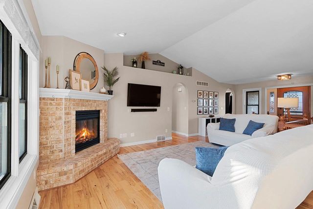 3476 NICOLET DRIVE, Green Bay, WI 54311