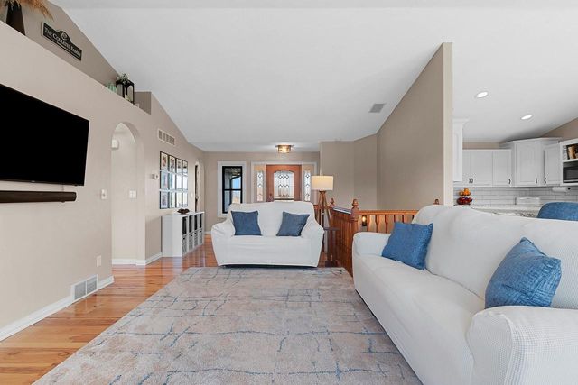 3476 NICOLET DRIVE, Green Bay, WI 54311