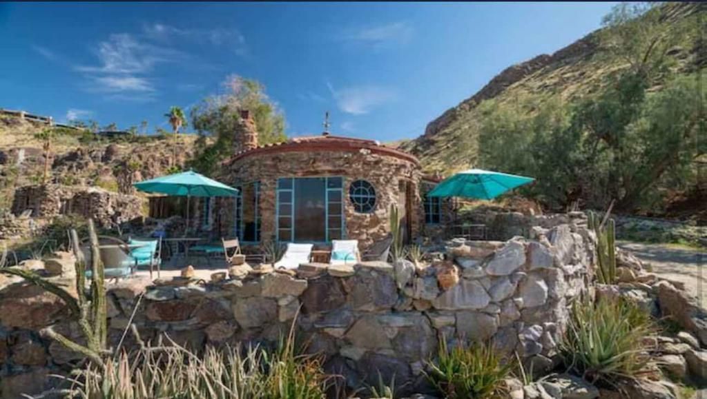 2540 S Araby Drive, Palm Springs, CA 92264