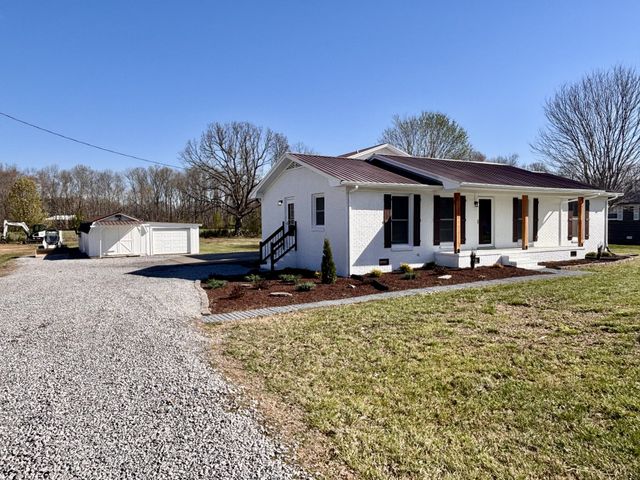 330 Dearman St, Smithville, TN 37166