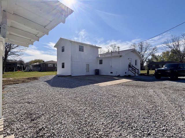 330 Dearman St, Smithville, TN 37166