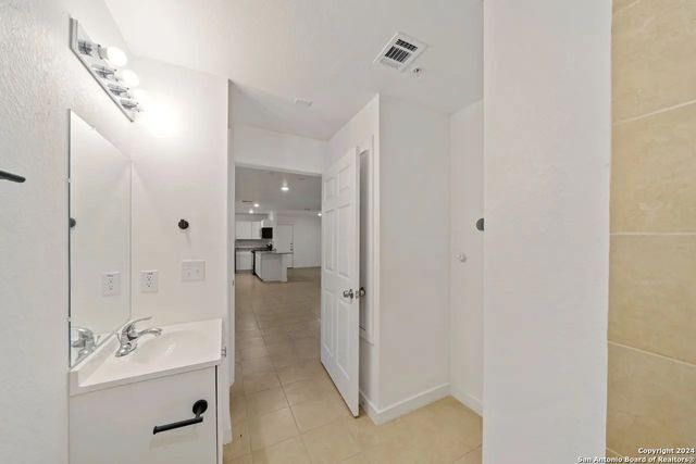 903 Canterbury Apt 1104, San Antonio, TX 78228