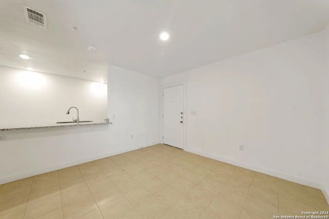 903 Canterbury Apt 1104, San Antonio, TX 78228