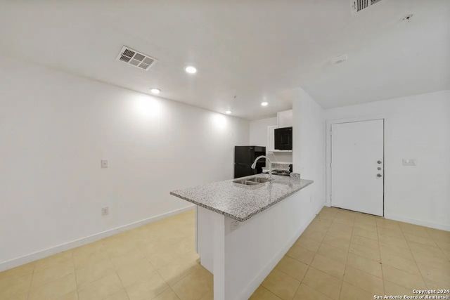 903 Canterbury Apt 1104, San Antonio, TX 78228