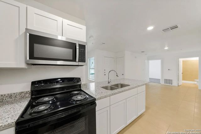 903 Canterbury Apt 1104, San Antonio, TX 78228
