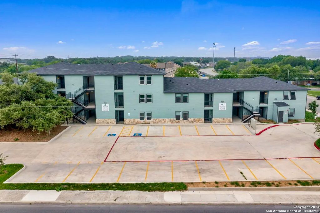 903 Canterbury Apt 1104, San Antonio, TX 78228
