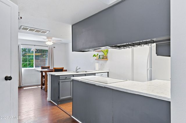 2020 W UNION HILLS Drive 202, Phoenix, AZ 85027