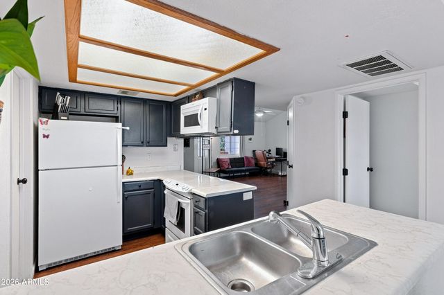 2020 W UNION HILLS Drive 202, Phoenix, AZ 85027